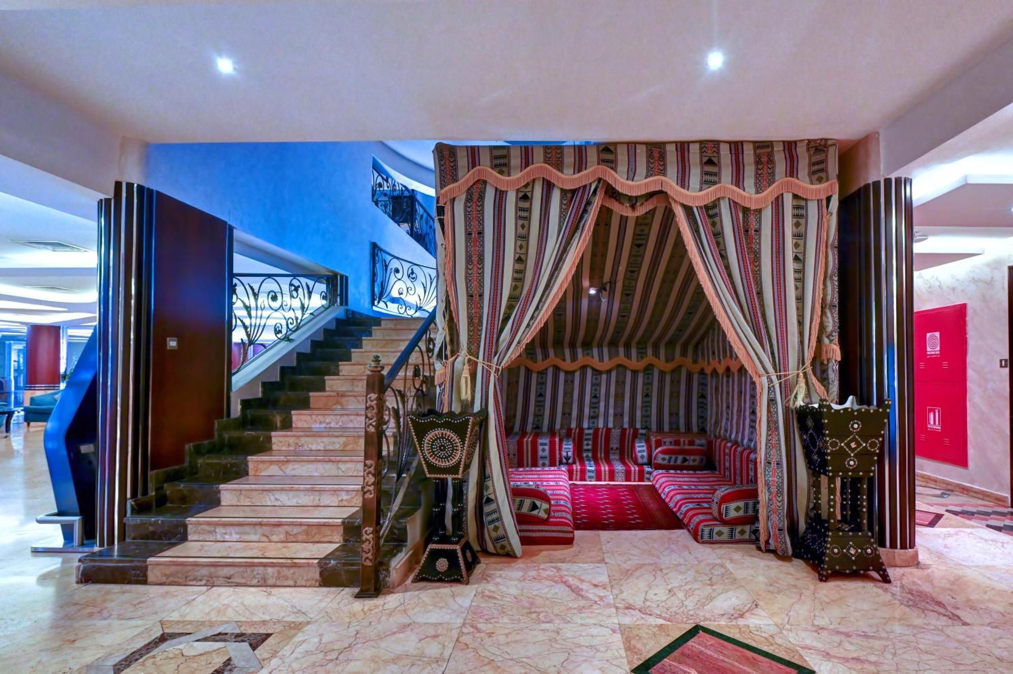 Al Bustan Hotel Sharjah Bagian luar foto
