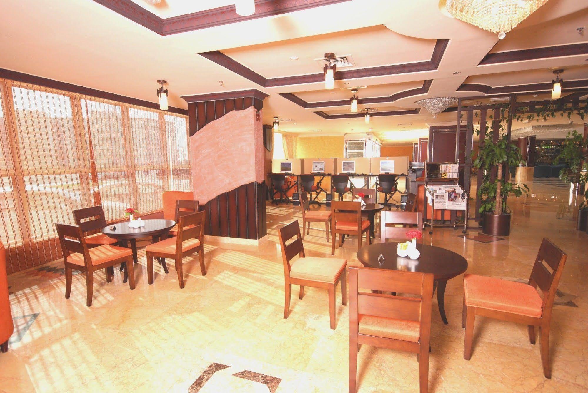 Al Bustan Hotel Sharjah Bagian luar foto