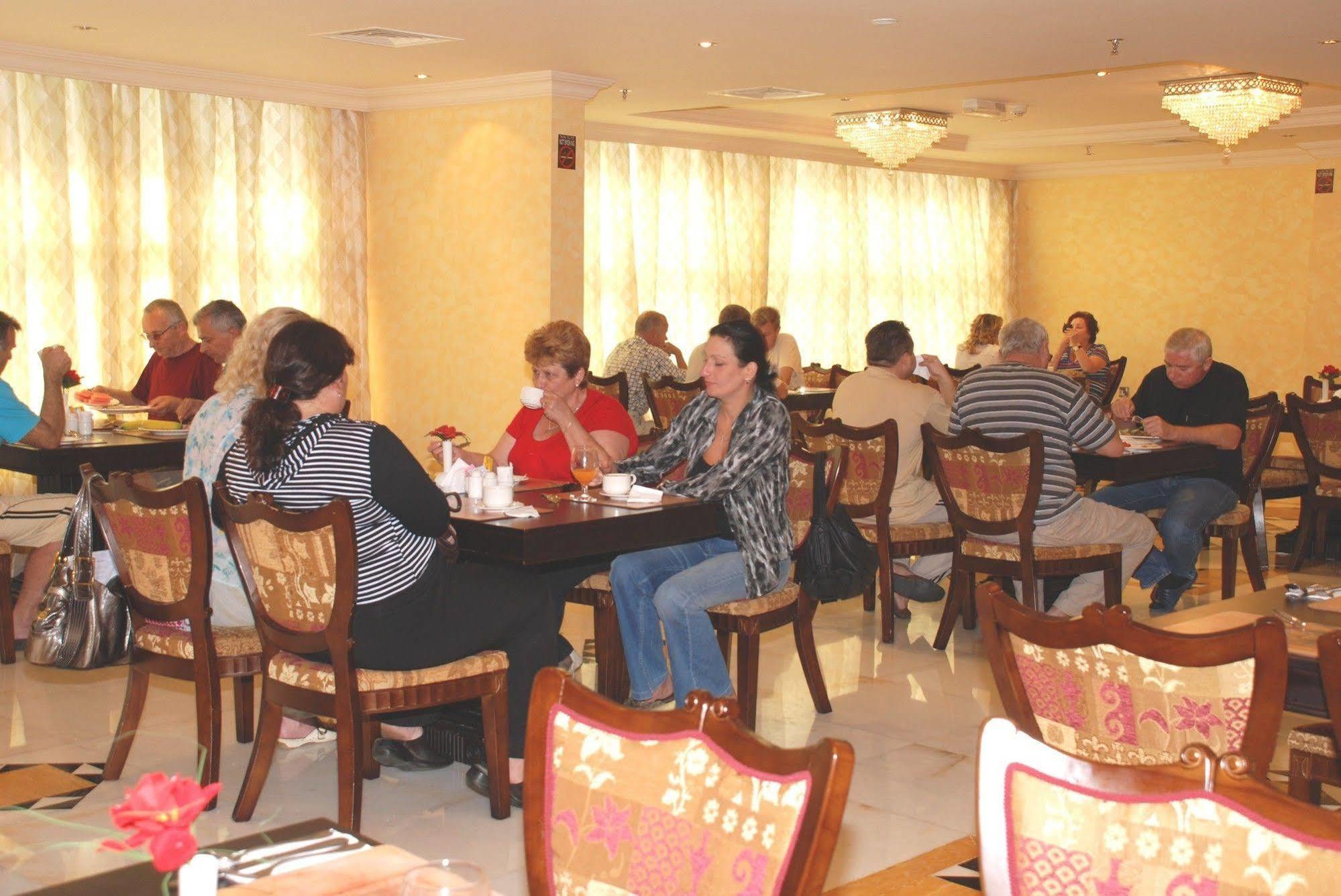 Al Bustan Hotel Sharjah Bagian luar foto